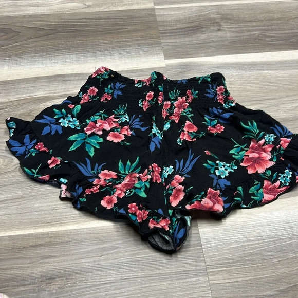 Hollister floral high rise shorts size XS - Picture 6 of 7